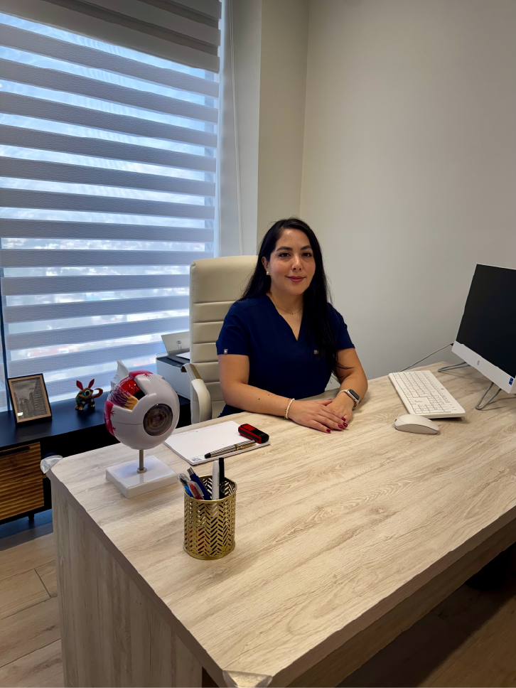 Dra. Karen López Santamaría - Ofatlmóloga Certificada